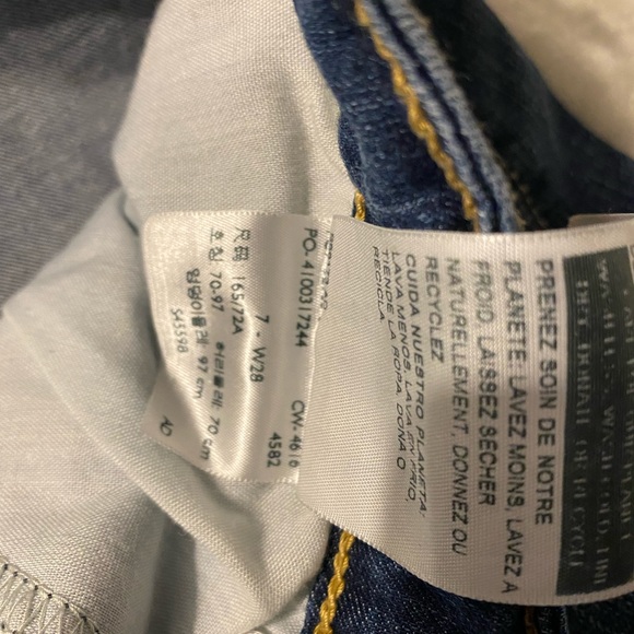 Lots and lots of jeans - Picture 8 of 16